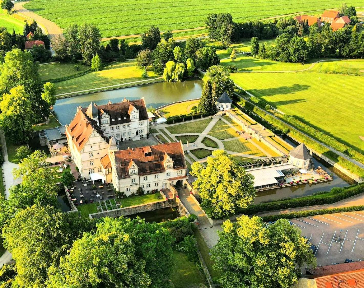 Schlosshotel Muenchhausen Aerzen Exterior photo