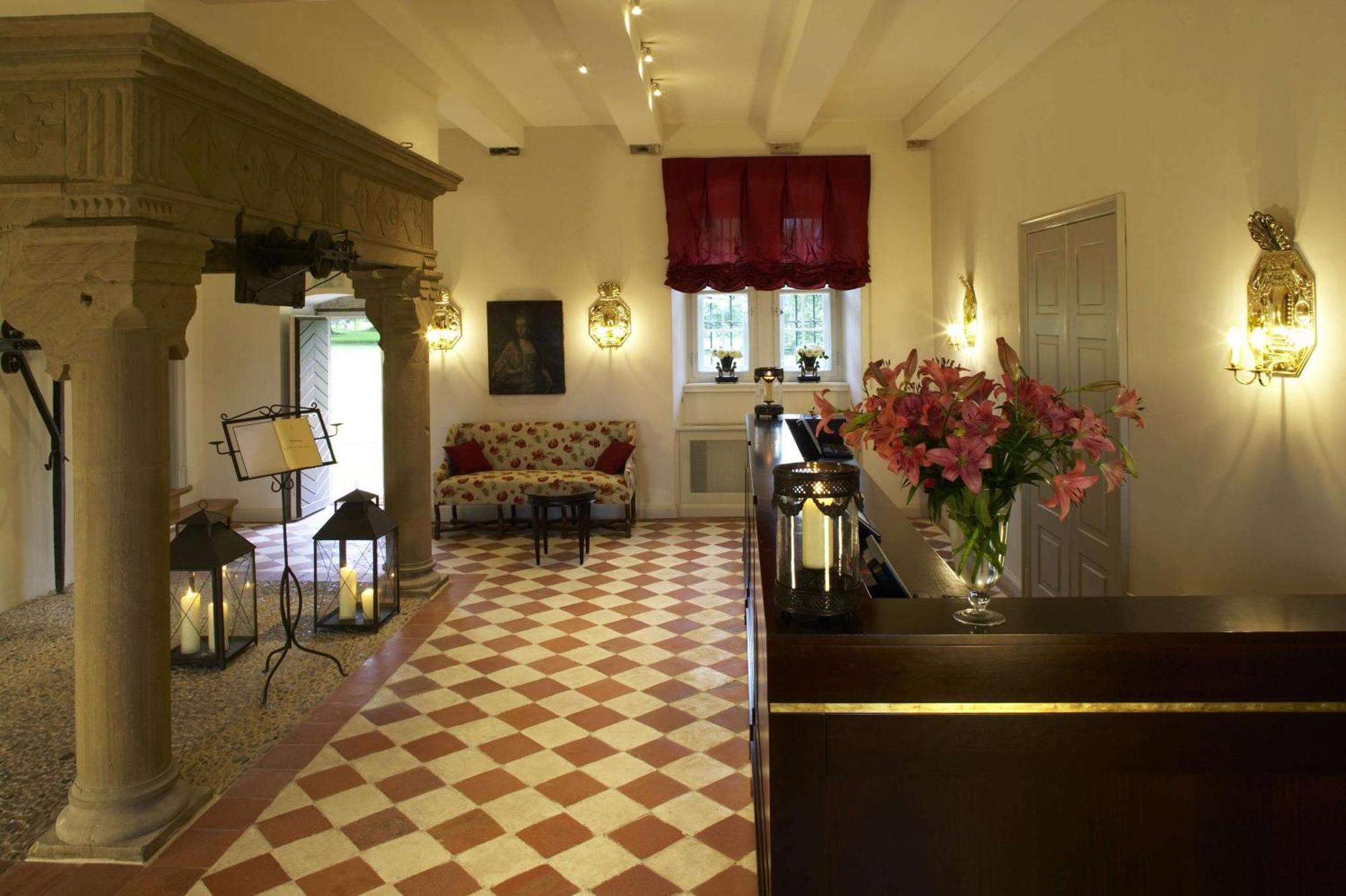 Schlosshotel Muenchhausen Aerzen Exterior photo